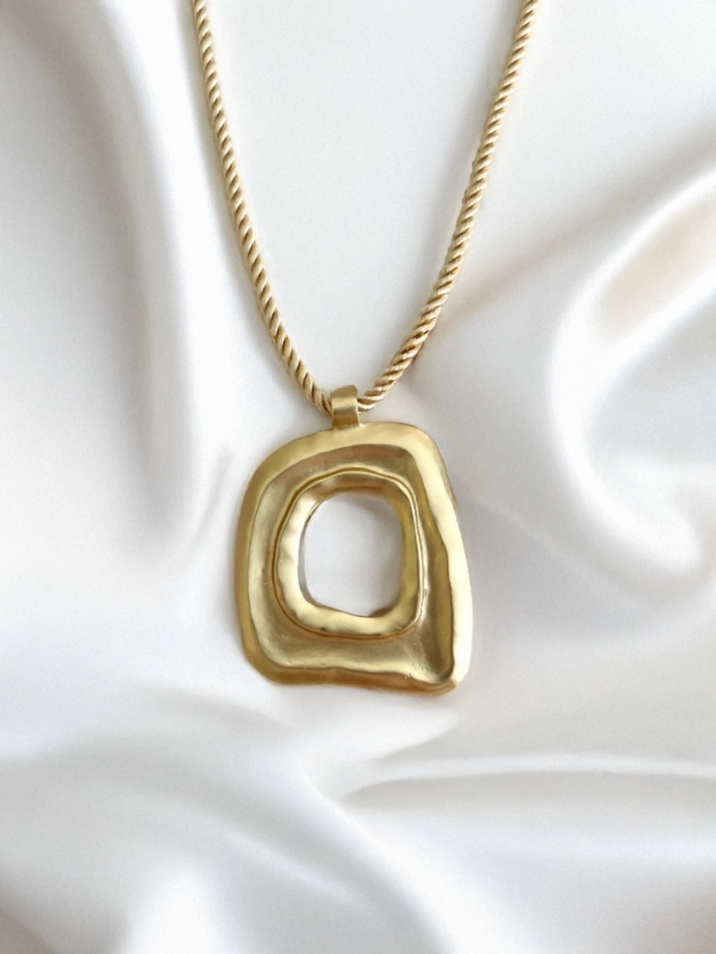 PIEN NECKLACE